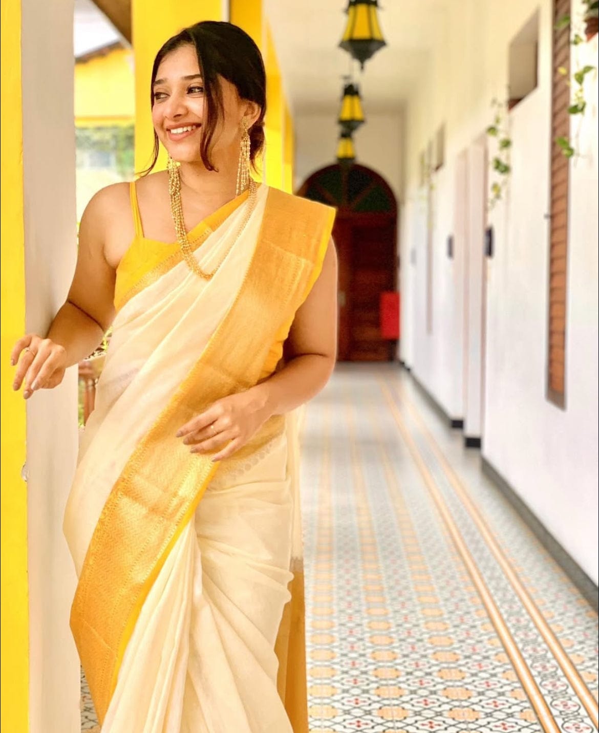 Rishika - Banarasi Linen Saree