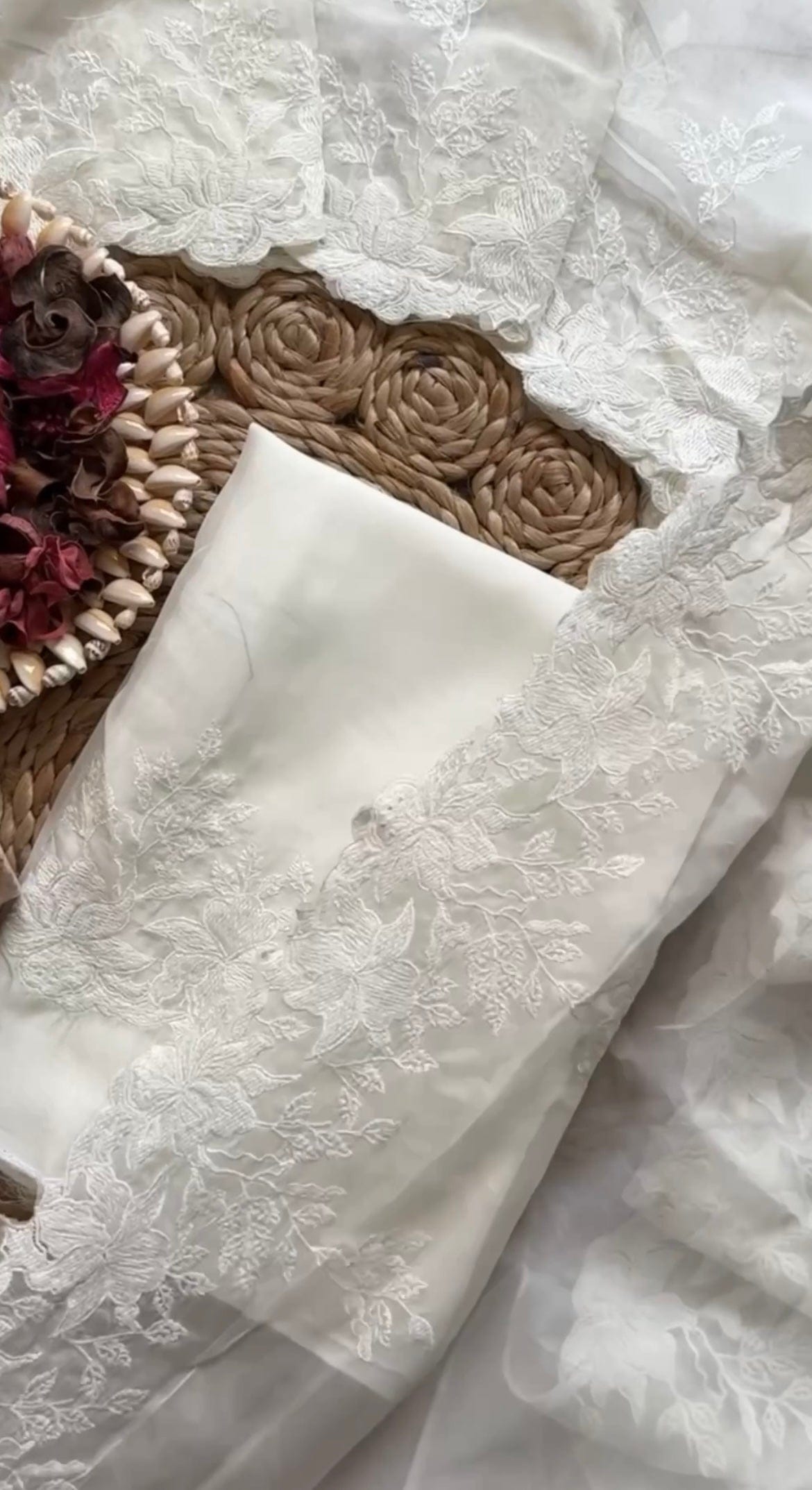 Nia Soft Tebby Silk Saree – With Scallop Border Blouse Piece & Embroidered Sleeves