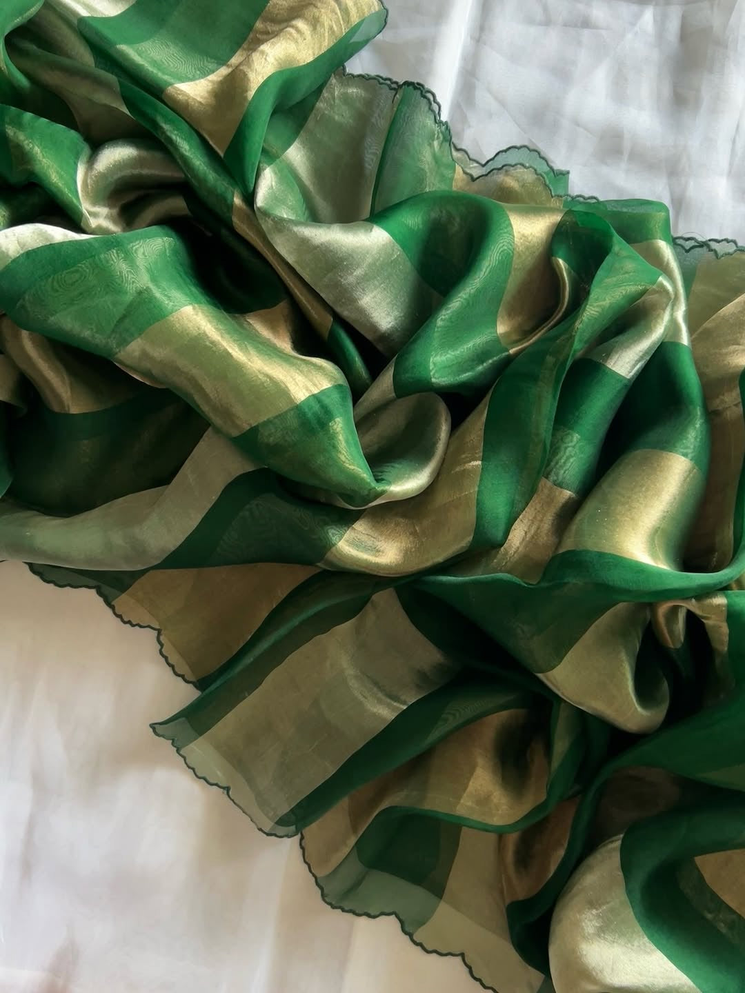 Himanshi - Handwoven Kora Silk Saree
