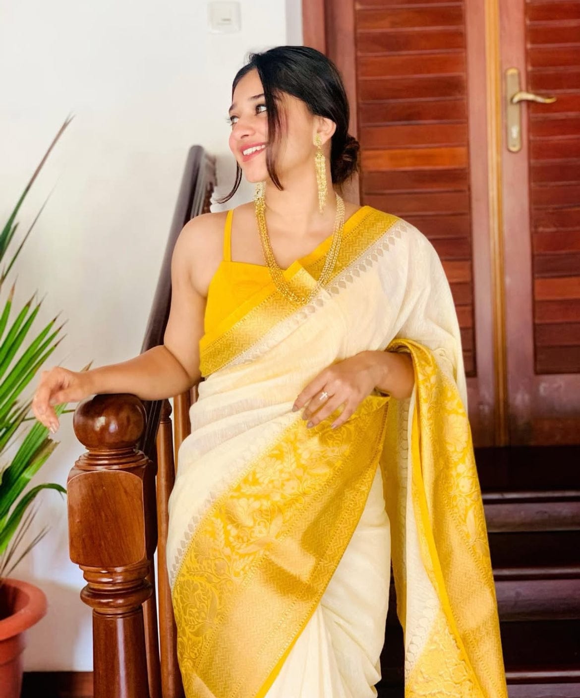 Rishika - Banarasi Linen Saree