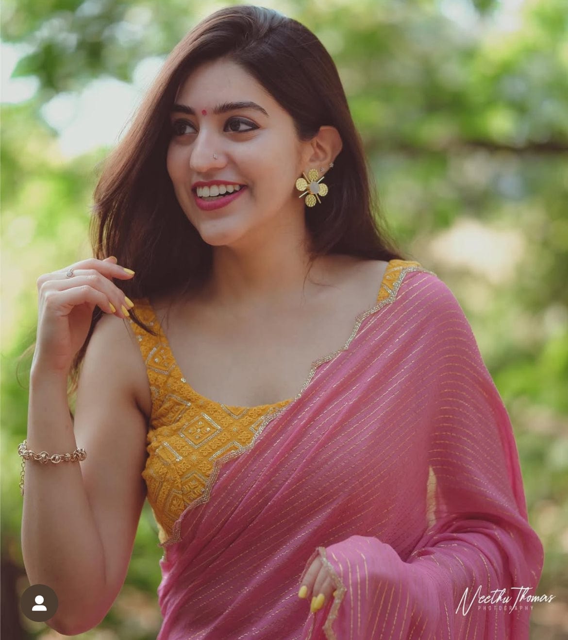 Liz - Premium Georgette Saree  with Contrast Yellow Blouse