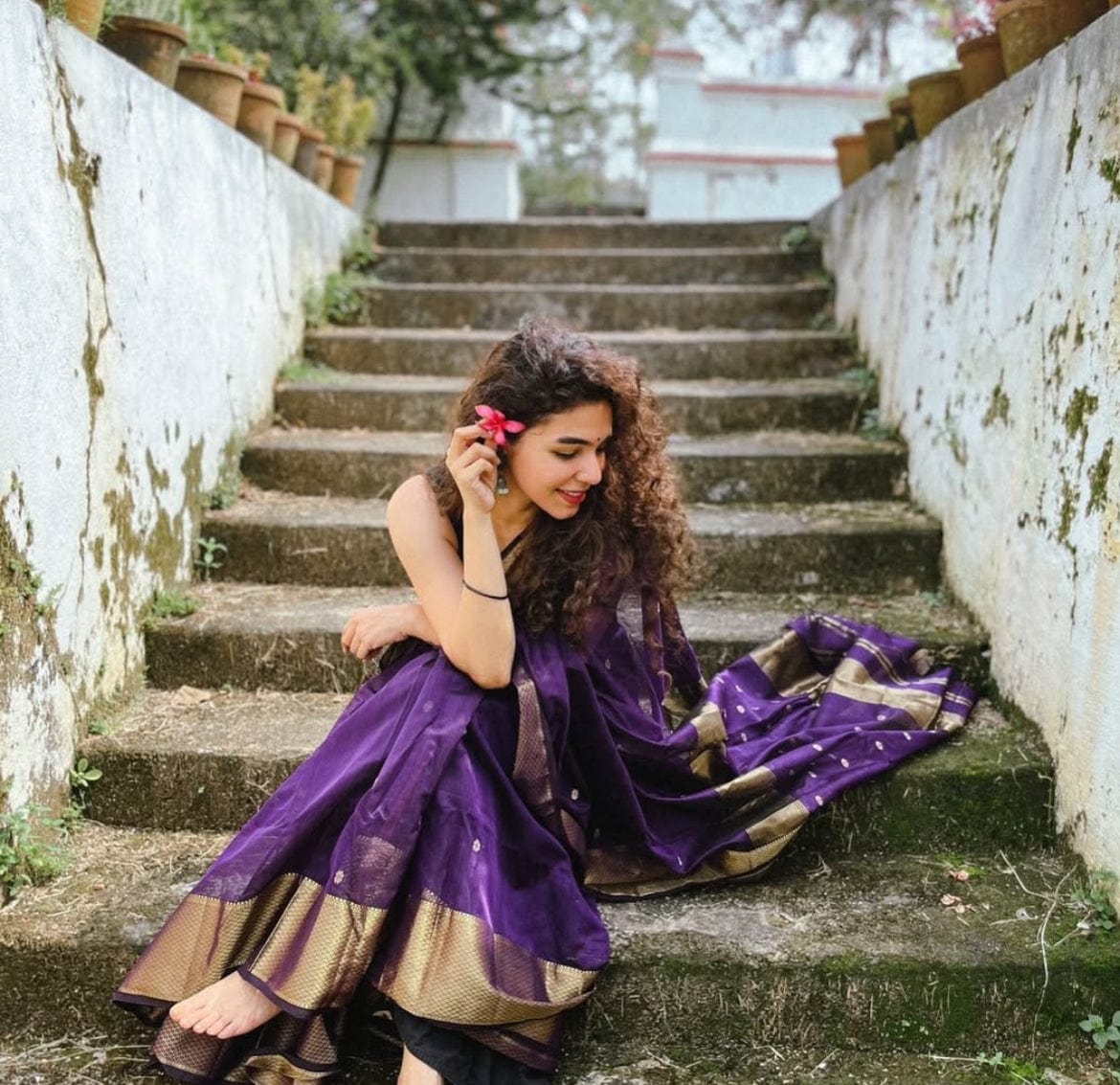 Tara Maheshwari Silk Saree – Handloom Butti Weave with Golden Zari Border