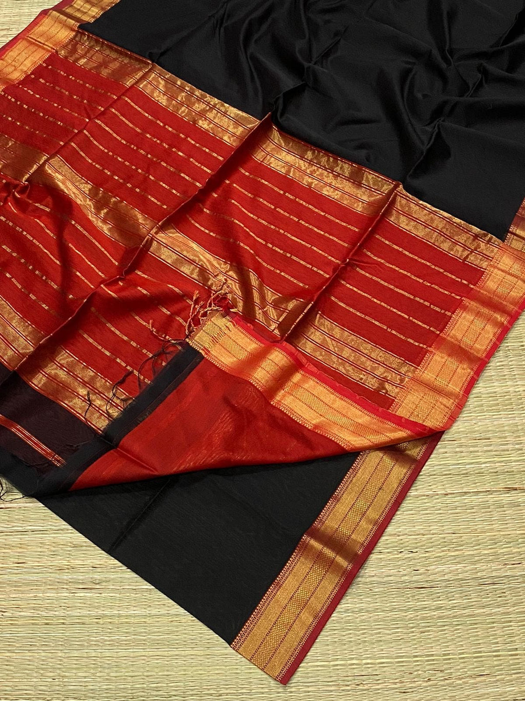 Diya Maheshwari Handloom Jari Chatai Border Saree