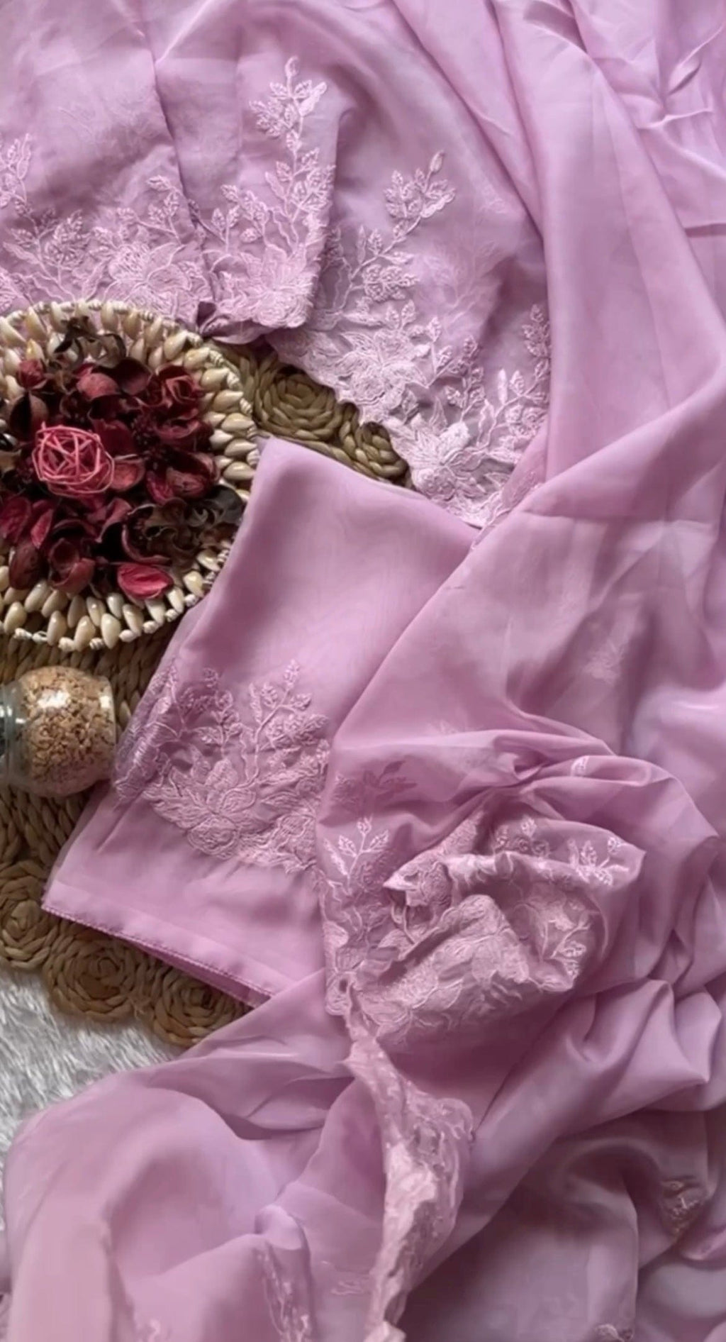 Nia Soft Tebby Silk Saree – With Scallop Border Blouse Piece & Embroidered Sleeves