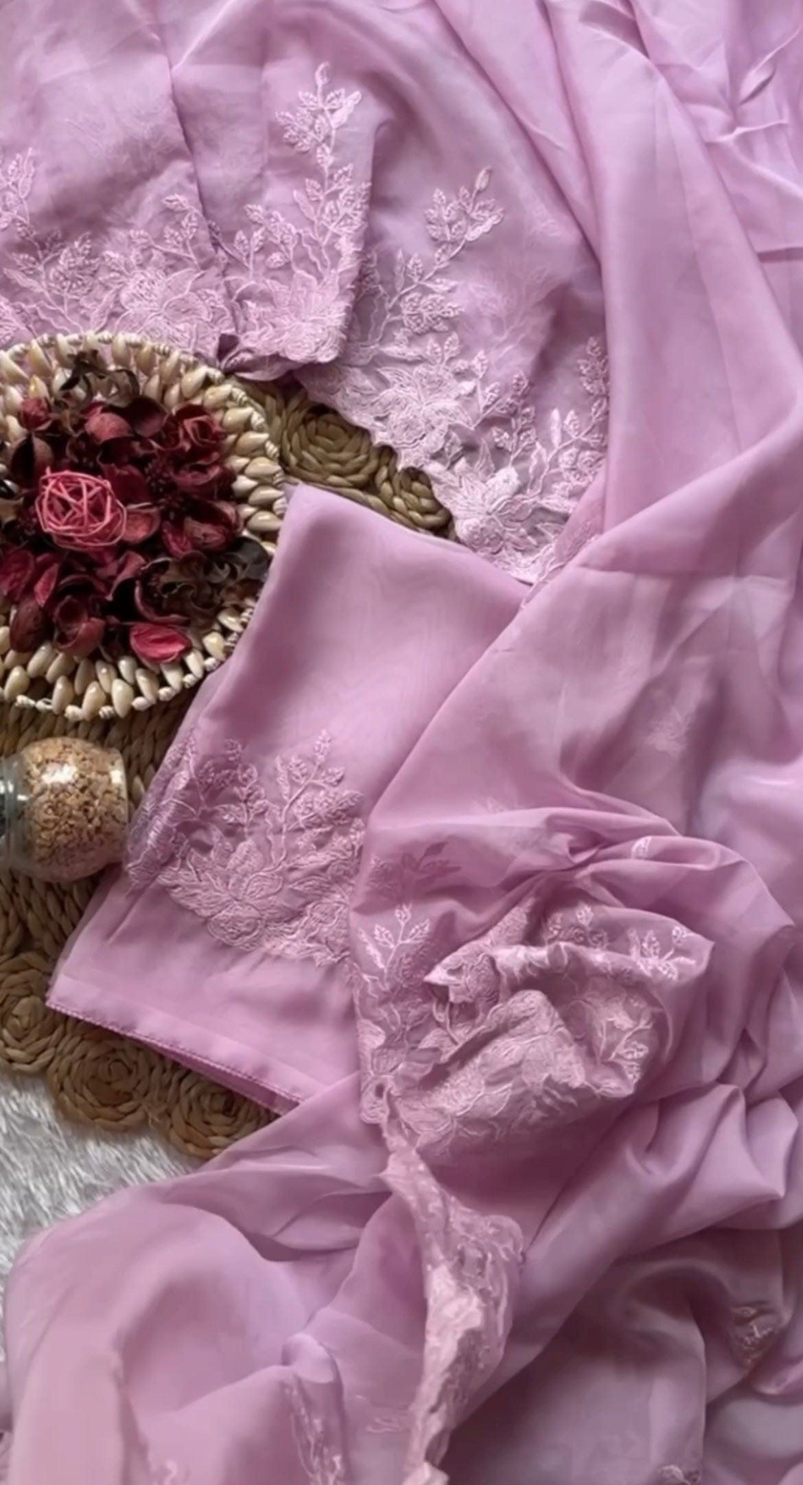 Nia Soft Tebby Silk Saree – With Scallop Border Blouse Piece & Embroidered Sleeves