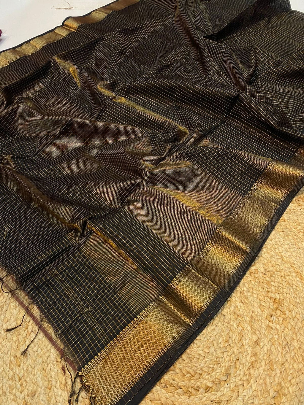 Leela - Maheshwari Silk-Cotton Saree – with zari checks