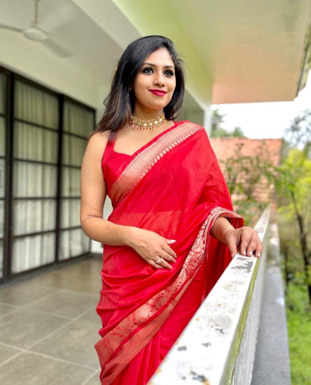 Roshni Banarasee Linen Saree Elegance
