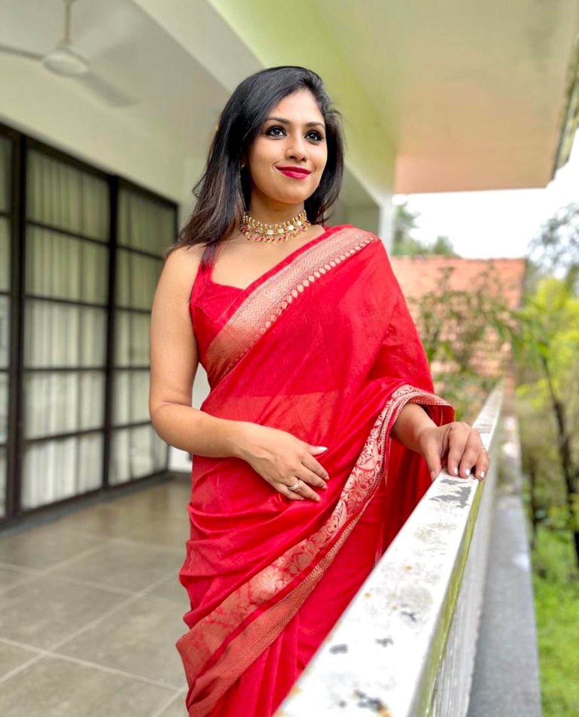 Roshni Banarasee Linen Saree Elegance
