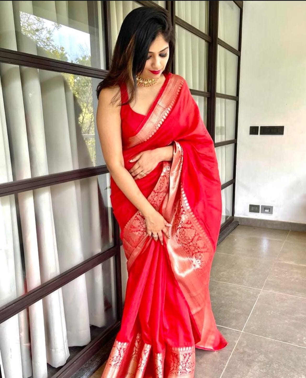 Roshni Banarasee Linen Saree Elegance