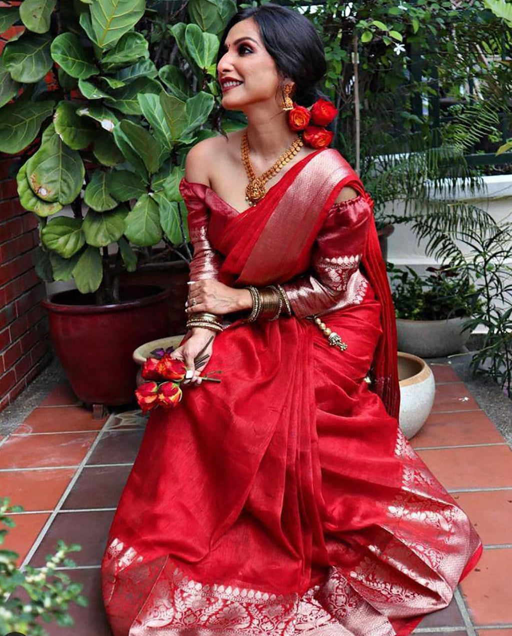 Devi - Drape yourself in tradition with our Banarasi Linen Saree