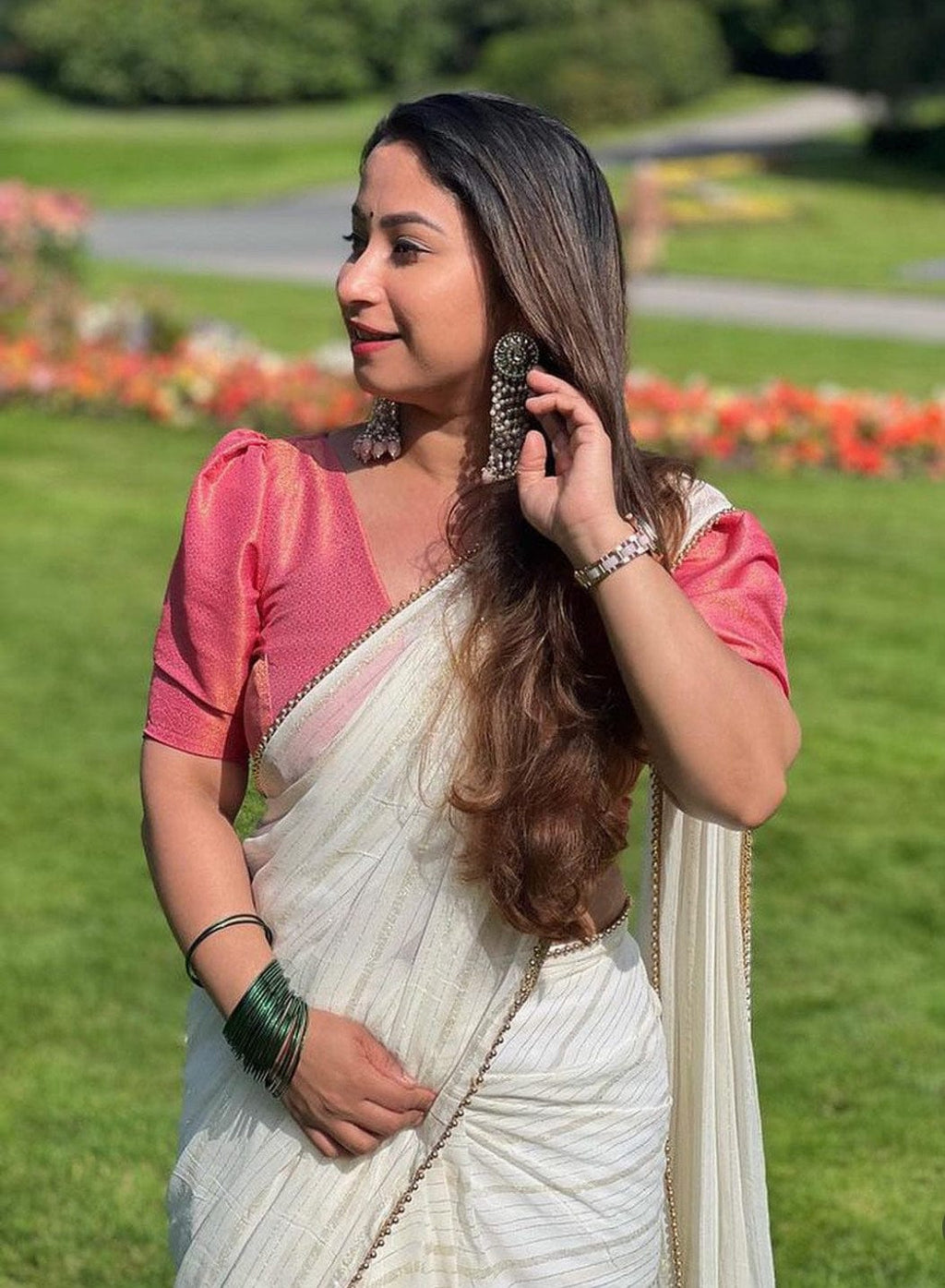 Naira Cream Georgette Saree – Timeless Grace with Blouse Piece